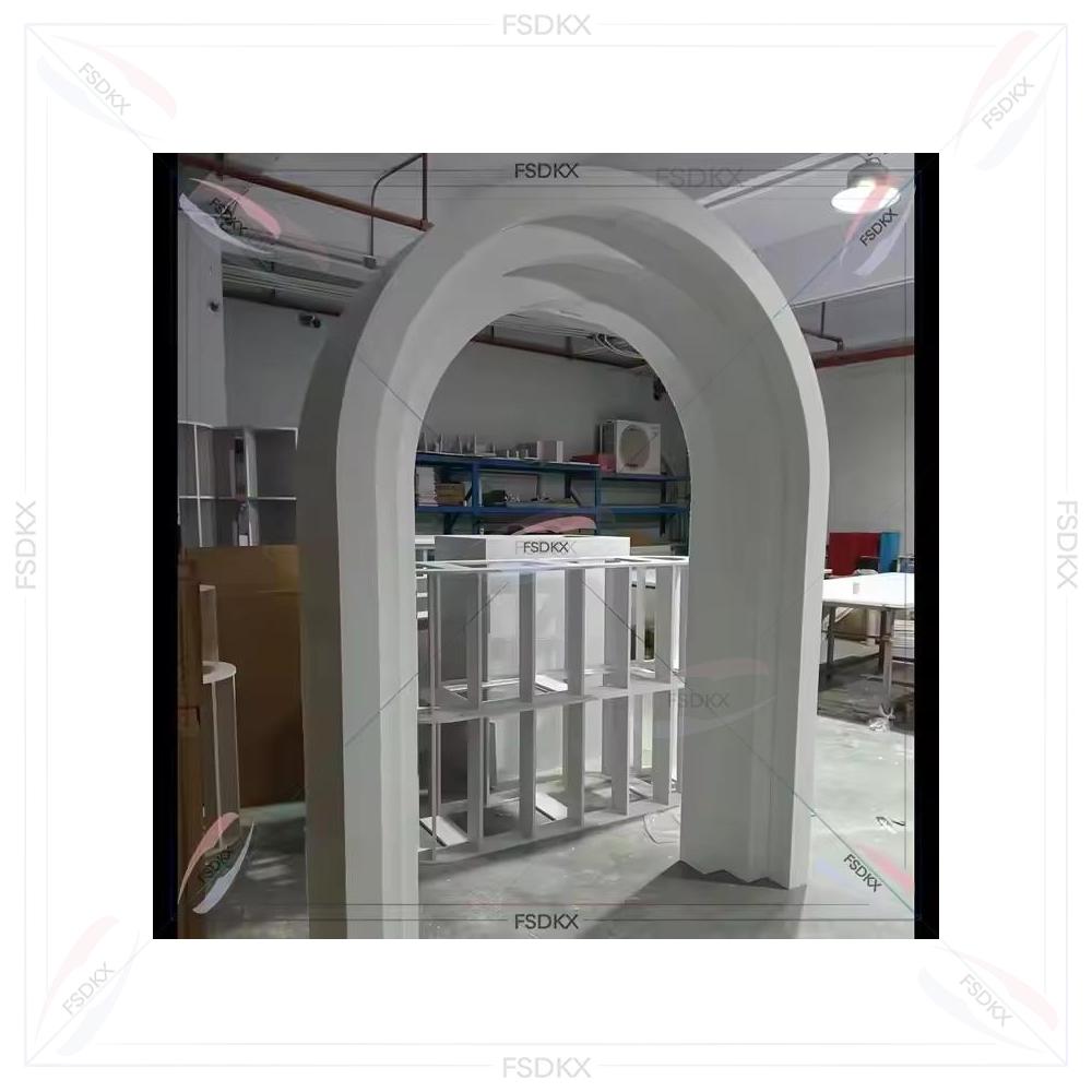 خلفية جدارية فاخرة بيضاء من ال - مراجعة Party Event Supplier وسعره